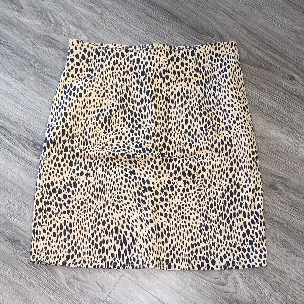 Brandy Melville Beige and Black Leopard Print Mini Skirt